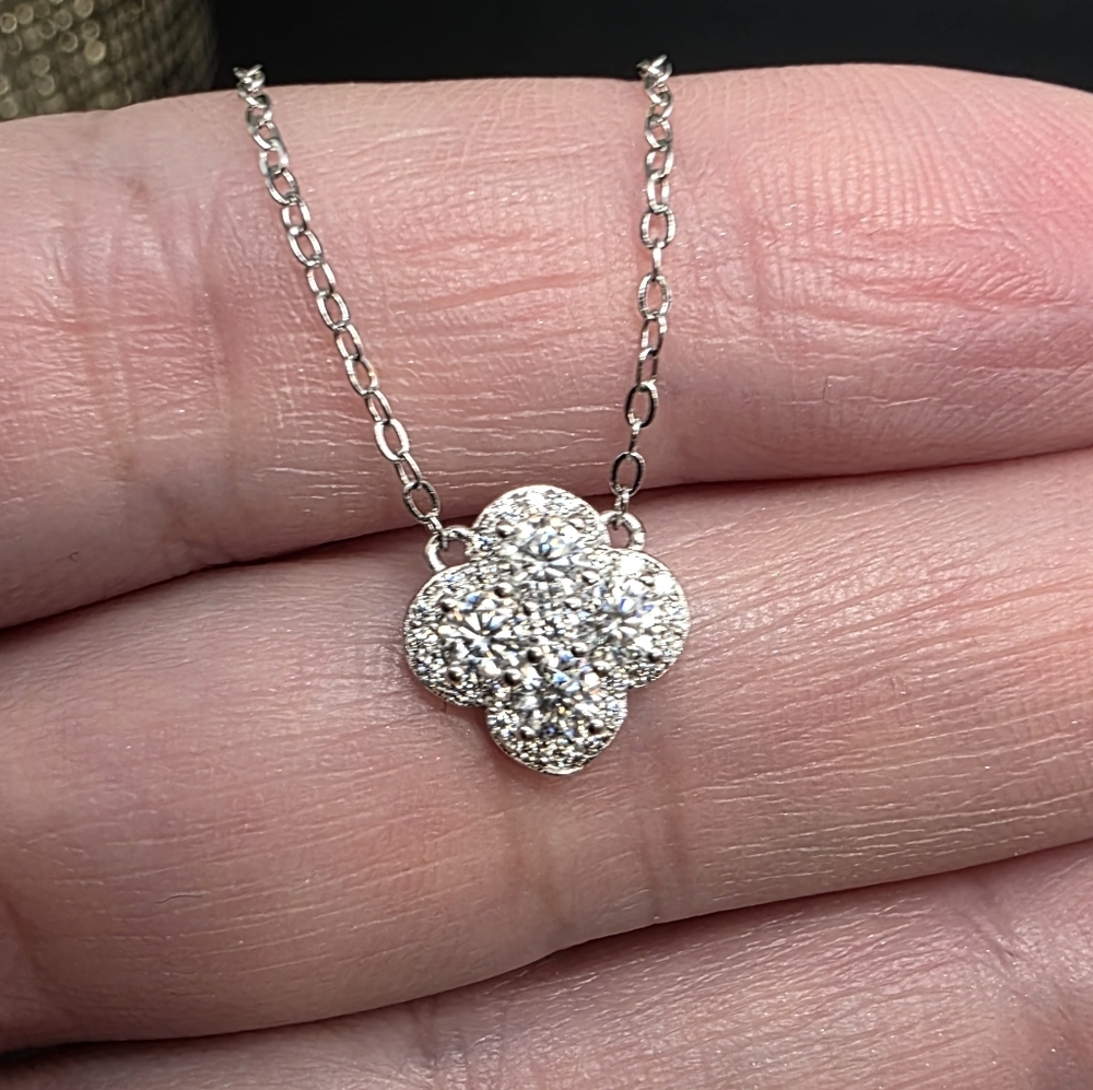 ✨ Moissanite Clover Pendant Necklace – S925 Sterling Silver (17”)